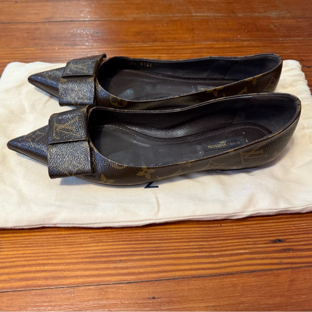 Louis Vuitton Brown Flats Luxurious Leather Design